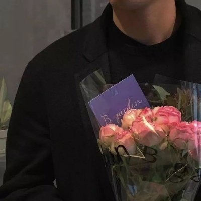 <p>以前觉得靠关系的人，一定很无能，接触后发现人家样样比我强。</p>