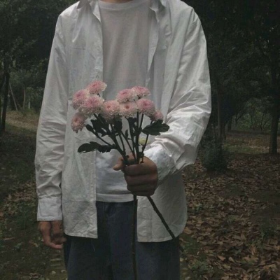 

<p>想看你的笑颜……却偏偏带来伤害。我多希望这爱的火焰，只有温暖的力量。</p>
