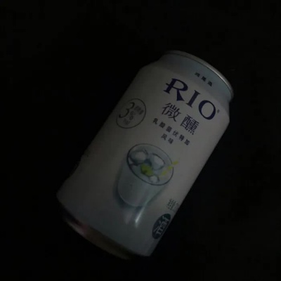 <p>好像养了个儿子每天奶头被吸得疼</p>