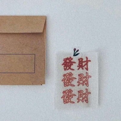 <p>宅家想剪头发怎么办？打开窗户，二月春风似剪刀。</p>