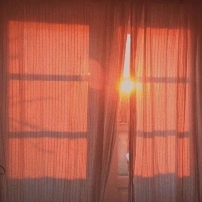 <p>就算活着感受到痛苦，也要重视起生存下去的重量。</p>