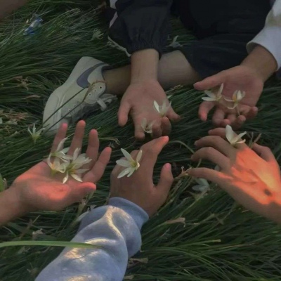 <p>在这个熟悉而陌生的城市中，无助地寻找一个陌生而熟悉的身影</p>