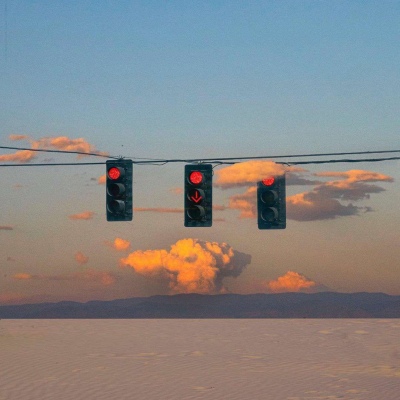 

<p>少一句怕遗憾，多一句怕打扰。</p>