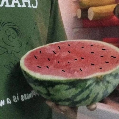 <p>一个人的浪漫，是送给这个城市最温暖的礼物。</p>