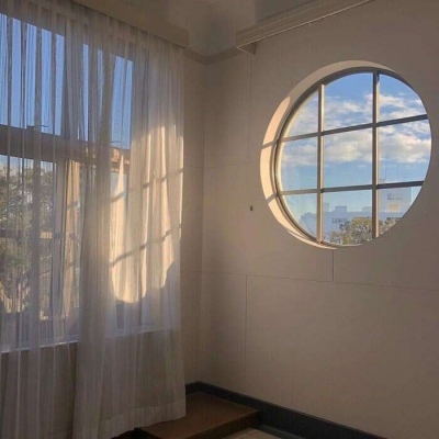<p>走过一段路 回头看 原来那些痛得快要死去的事情是可以一笑而过的。</p>