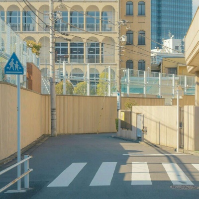 <p>总有些人看不惯你，还格外关注你。</p>