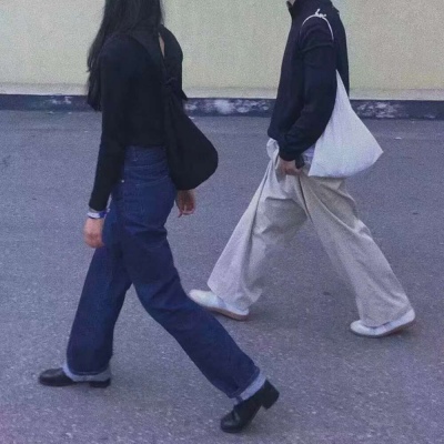 <p>将所有人类当成玩偶的神,本身居然也是个小丑啊。</p>