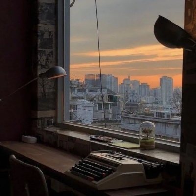 <p>很容易就被小小的事而影响，对曲折的人生一无所知仍然还选择活着，这就是人类啊。</p>