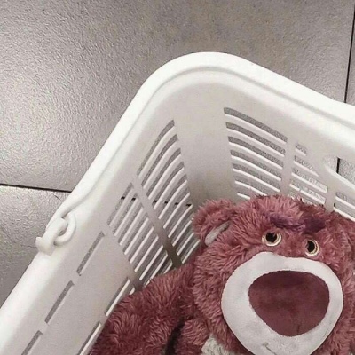 <p>所有的故事都会有结局，只有生活跟你没完。</p>