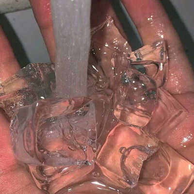 <p>一曲孤雁归巢，道不尽枯草斜阳的落寞；一抹红颜薄笑，舞不出灯火阑珊的终场。</p>