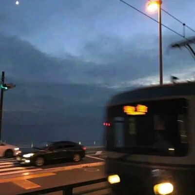 <p>她是你最美的回忆，而你是她不堪的过去。</p>