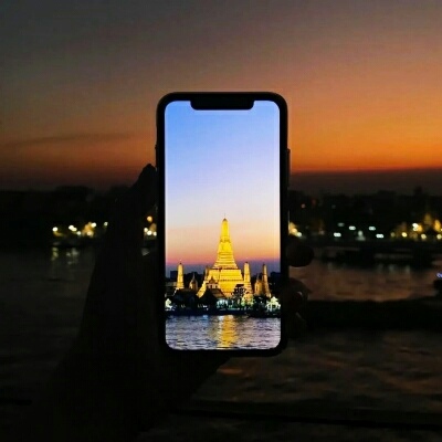 <p>我可以请你看电影吗？别误会，我没别的意思，就是想睡你。</p>