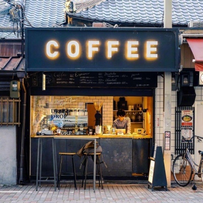 <p>所以说爱恨真是奇怪的东西，有的早早腐烂入土，有的刻骨。——全球高考</p>