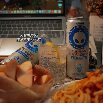 <p>假装自由，受困于自由，被自由所左右，只不过是逞强而已。</p>