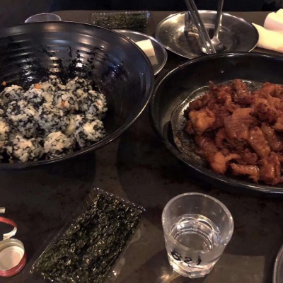 

<p>结婚前：下班晚回家看到灯还亮着，会感觉心头一暖结婚后：下班晚回家看到灯还亮着，就感到双腿一软</p>