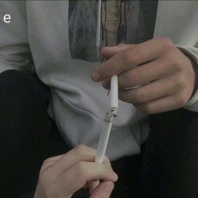 <p>终于放弃了虚伪的正义，手握真正的杀意了吗？</p>
