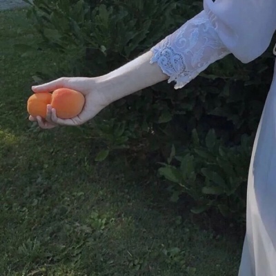 谁说站在光里的才算英雄。