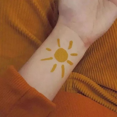 我们就这样，生活在此地并不断离别。