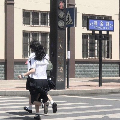 

<p>少一句怕遗憾，多一句怕打扰。</p>