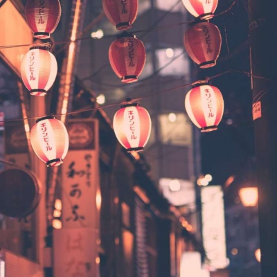 <p>那时你还年轻，肾上腺素在血管里拥挤得像一袋跳跳糖</p>