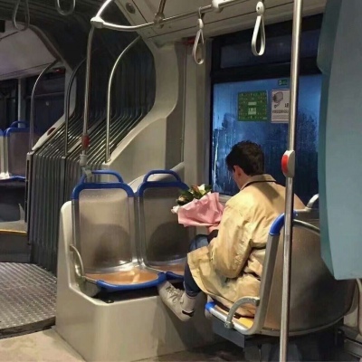 <p>别否定自己，通过认同自身，你才会变得更强</p>