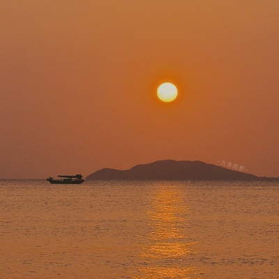 <p>日日称重日日重，年年减肥年年肥。</p>