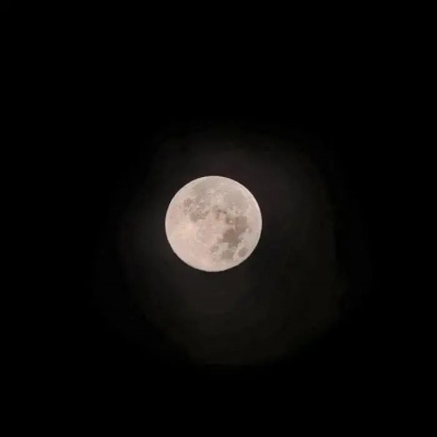 <p>已经无法回到过去了。也不知道将来会是什么模样。</p>