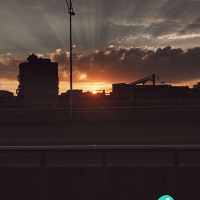 <p>万物皆有裂痕，那是光照进来的地方。——颂歌</p>