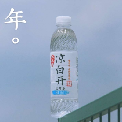 

每当对这个世界感到绝望的时候，买一包泡面，然后告诉自己：我们的泡面是有酱包的。