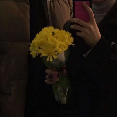 <p>你为什么穷？因为小钱看不上，大钱配不上。</p>