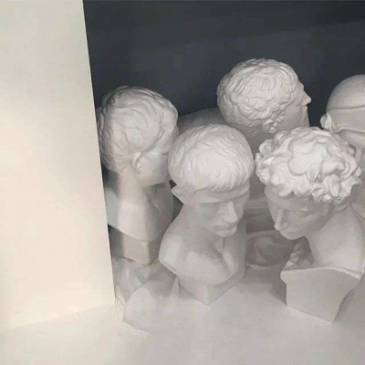 心系一处，守口如瓶