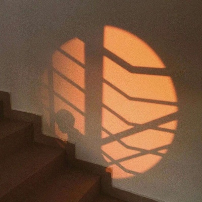 <p>曾经小小少年，如今又大又圆。</p>