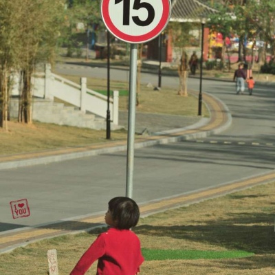 <p>总有些人看不惯你，还格外关注你。</p>