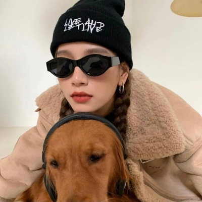 

<p>没有谁能够永远坚强下去的，每个人都会有疲累的无法站起的时候。世间的故事，就是为了这一刻而存在的哦。</p> - 卡通头像 - 12