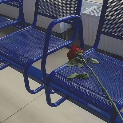 <p>不要太秀，后起之秀很多。</p>