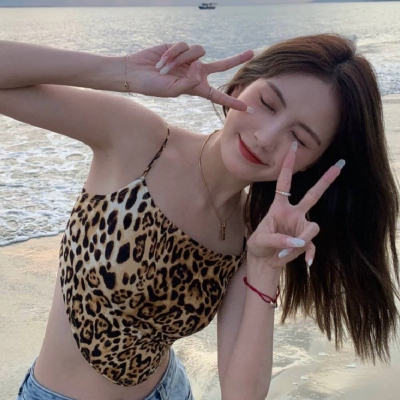 <p>一顿操作猛如虎，一看工资二千五。</p> - 卡通头像 - 12