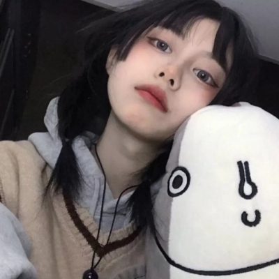 

<p>趁好看的时候多照照镜子，毕竟，这种错觉不是每天都有的。</p> - 卡通头像 - 12