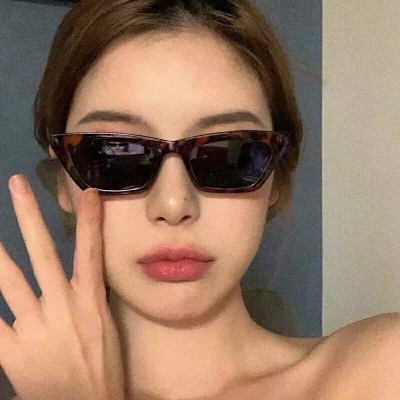 <p>想看你的笑颜……却偏偏带来伤害。我多希望这爱的火焰，只有温暖的力量。</p> - 卡通头像 - 12