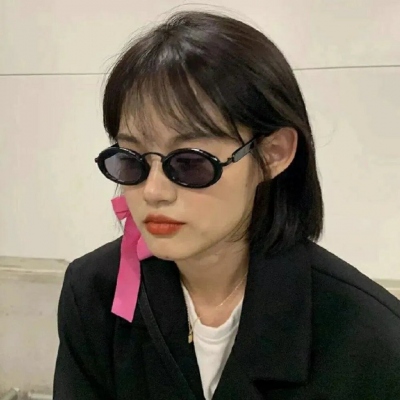 <p>我是个干净的人，既没有恋爱的酸臭，又没有金钱的铜臭。</p> - 卡通头像 - 12