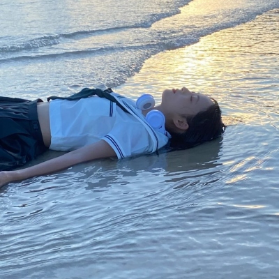 天空偷喝了红酒，醉了臆想，红了脸颊，成了晚霞。 - 卡通头像 - 12