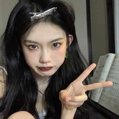 <p>人总是会变的，不要害怕改变哦。——秋之回忆</p> - 卡通头像 - 12