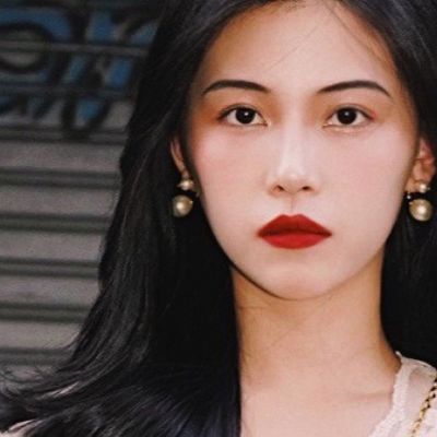 <p>女人因秘密而美丽。</p> - 卡通头像 - 12