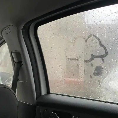 <p>我女朋友家真的好穷，那天我说想去她家看看，她说连门都没有。</p>