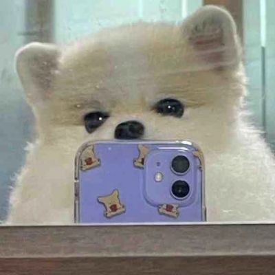 灯把黑夜，烫了一个洞。