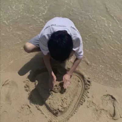 广厦千间，夜眠仅需六尺；家财万贯，日食不过三餐。