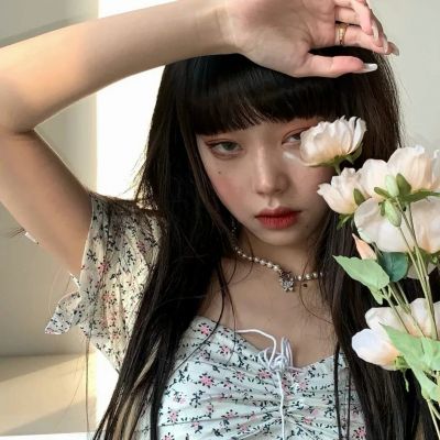 <p>如果说怪盗是一个技艺精湛，盗取财宝的艺术家，那么侦探就只是跟在怪盗后面吹毛求疵，充其量不过是个评论家。</p> - 卡通头像 - 12