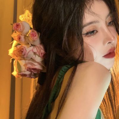 
<p>今天是除夕夜，来来来，给你夹块你最爱吃的天鹅肉。</p> - 卡通头像 - 12