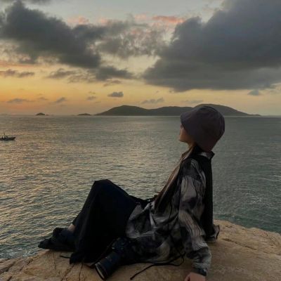 <p>记忆就像是握在手中的水，不管你握紧还是摊开都会慢慢的消失。</p> - 卡通头像 - 12