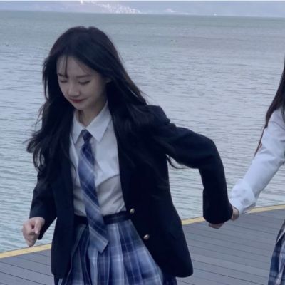 <p>被抓到的小鸟，只要够聪明，就会用自己的嘴打开鸟笼的门。因为它们还没有放弃，想要自由得翱翔在空中的希望。</p> - 卡通头像 - 12