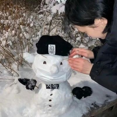 

谦虚使人进步，骄傲使人心情舒畅。